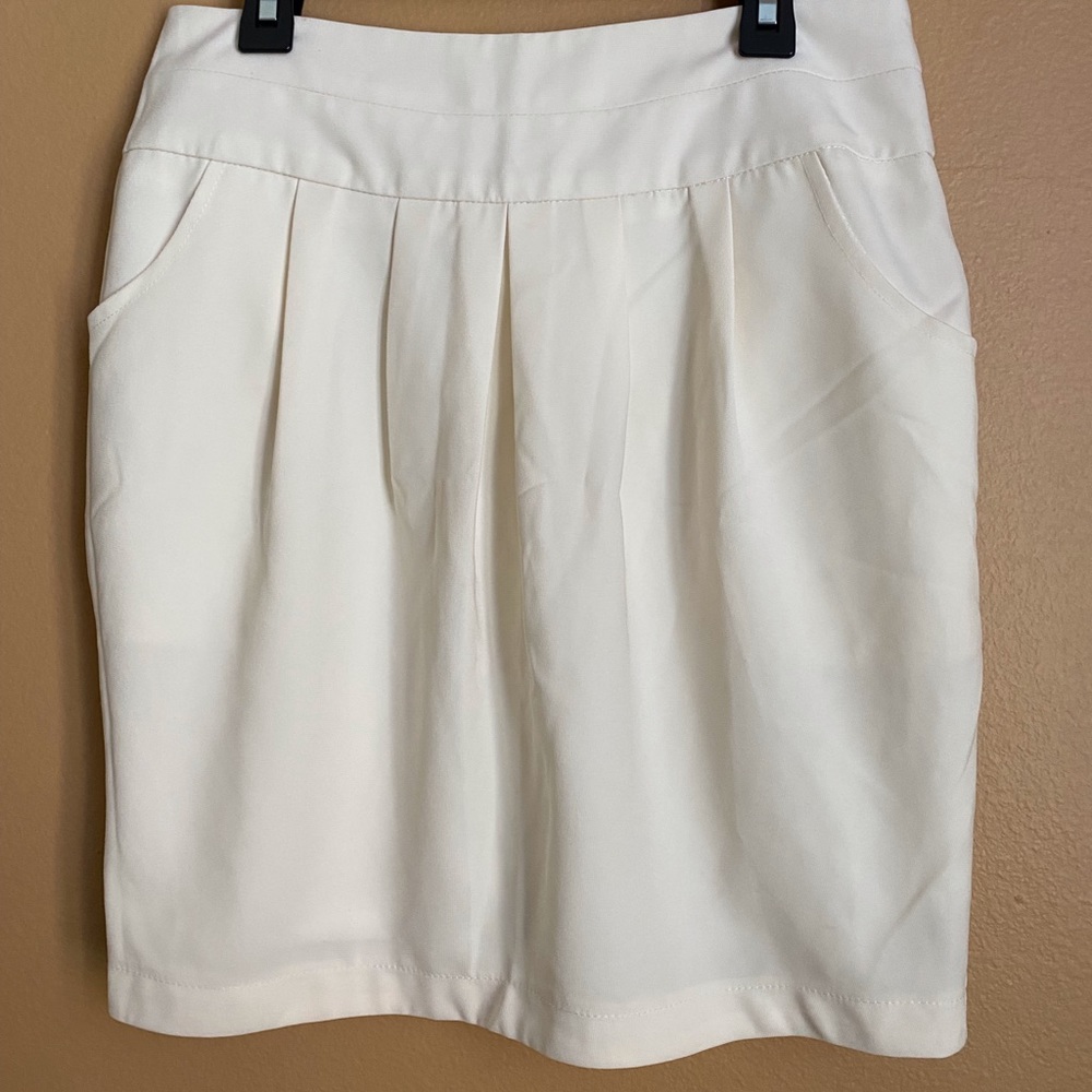NWOT White pleated mini skirt with side pockets